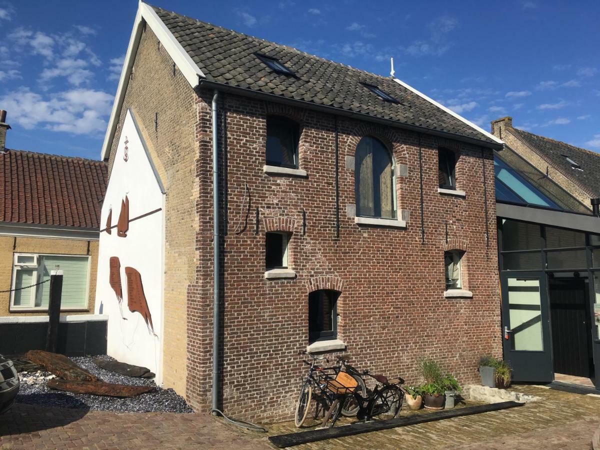 Pekelpakhuis Menheerse Werf Middelharnis Exterior foto